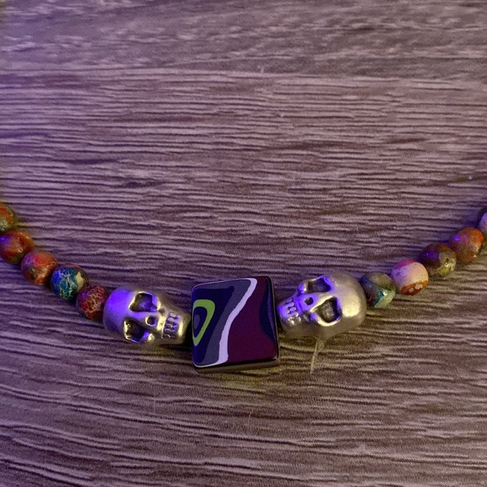 Skull beaded fordite necklace - Picture 2 of 4